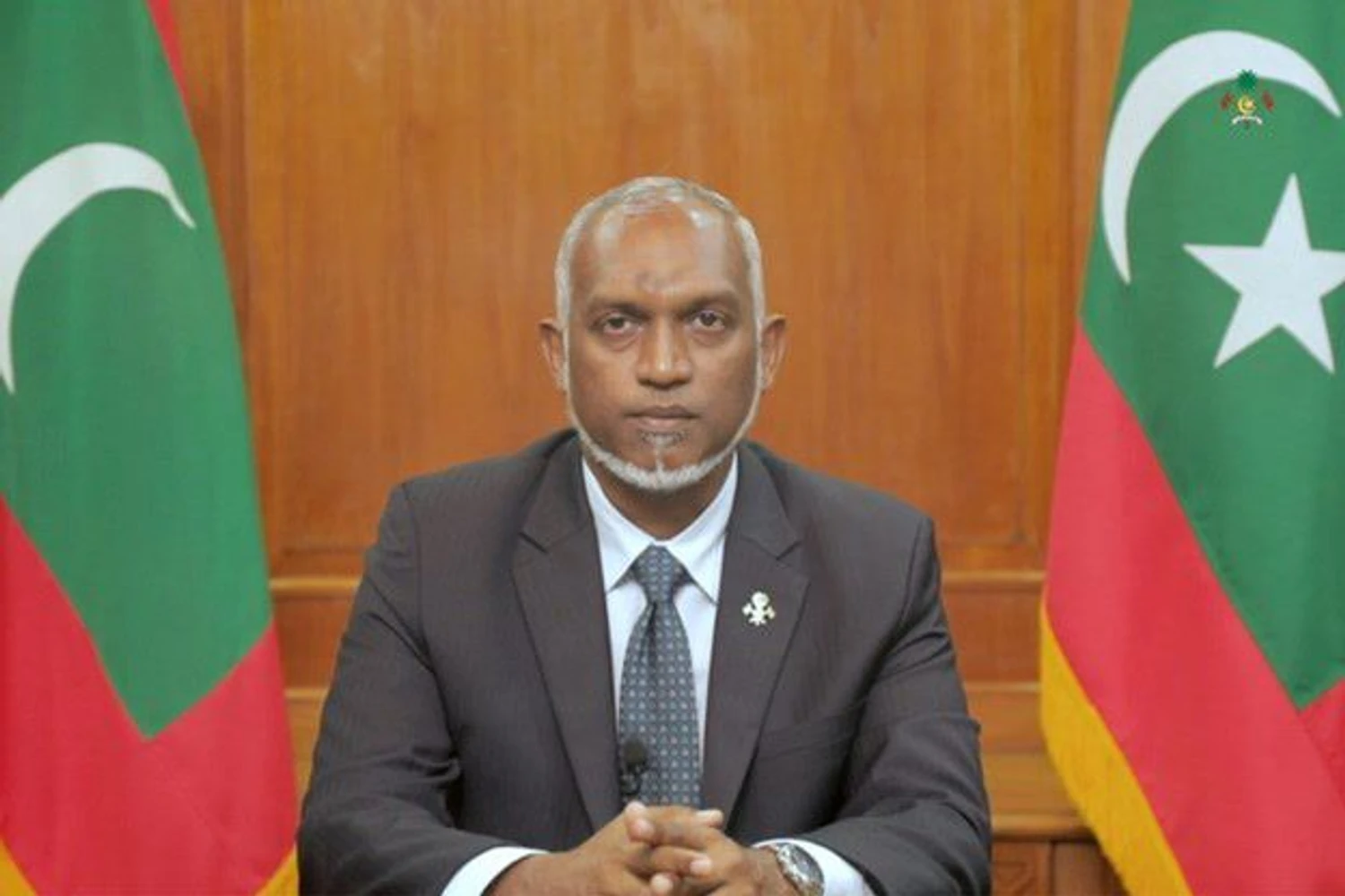 އޮފީސްތަކާއި ޚަބަރު ފަތުރާ ވަސީލަތްތަކާއި، ތަޢުލީމާއި، މުޢާމަލާތުގެ ހުރިހައި ދާއިރާއަކުންވެސް ދިވެހި ބަހަށް އިސްކަން ދިނުމަށް ރައީސުލްޖުމްހޫރިއްޔާ ގޮވާލައްވައިފި