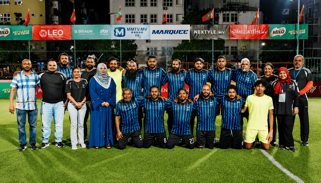 ކްލަބް މޯލްޑިވްސް ކަޕް ކްލެސިކްގައި "ދިވަރު" އާއި ސްޕޯޓްސް މިނިސްޓްރީ ޓީމް ބައްދަލުކުރި މެޗު ވަޒީރު ހީނާ ވަލީދު ޝަރަފުވެރިކޮށްދެއްވައިފި
