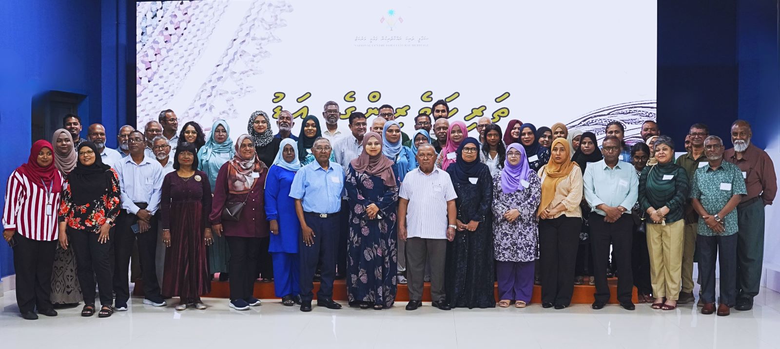 "ތަރިކަވެރިންގެ އަޑު"ގެ ނަމުގައި ދާއިރާގެ ފަންނުވެރީންނާ އެކު ވަޒީރު ހީނާ ޚިޔާލުބަދަލު ކުރައްވައިފި”