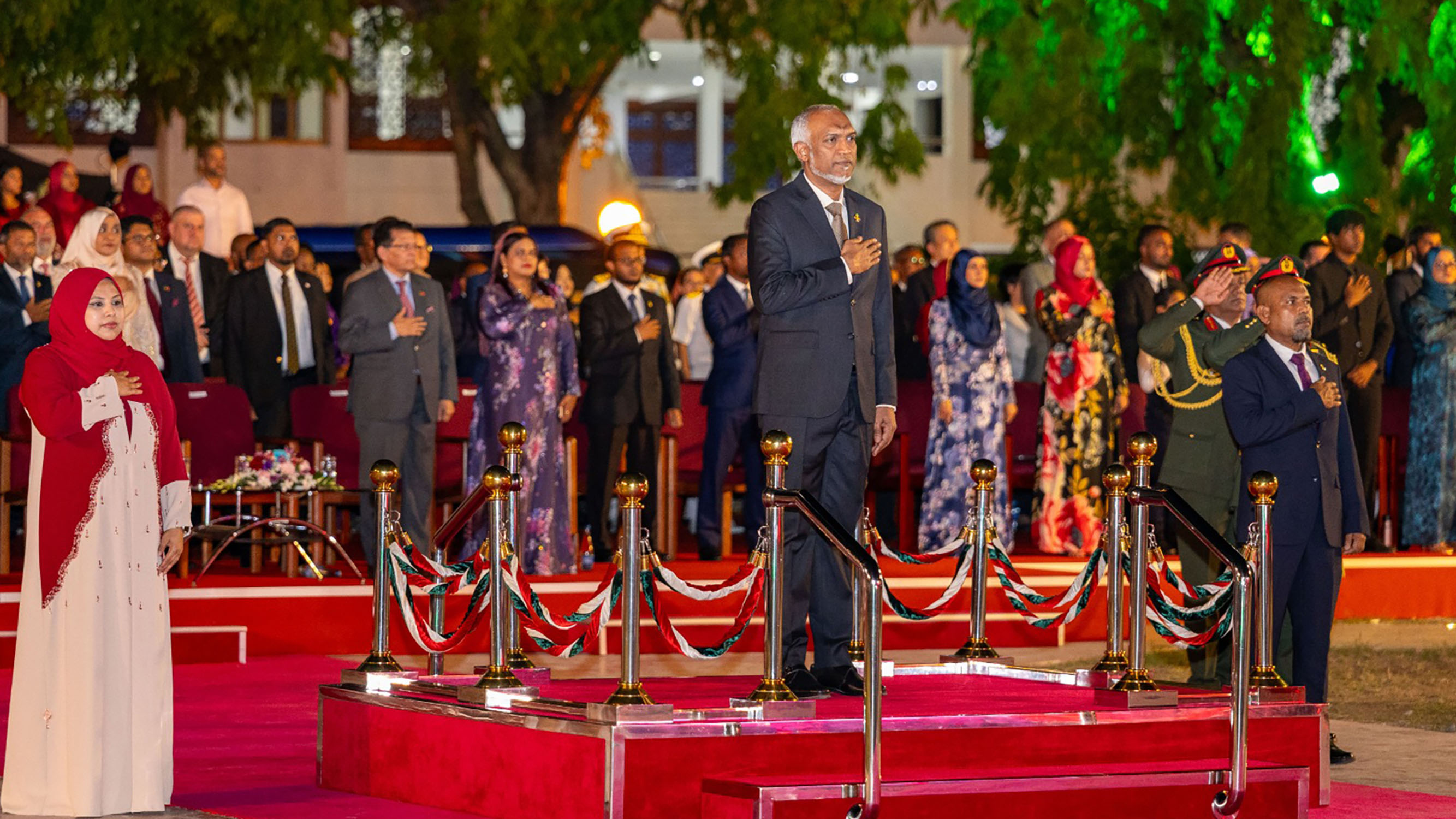 މިނިވަން ދުވަހުގެ މުނާސަބަތުގައި ހެވިކަމާއި ކުޅިވަރުގެ މައިދާނީ ހަރަކާތް