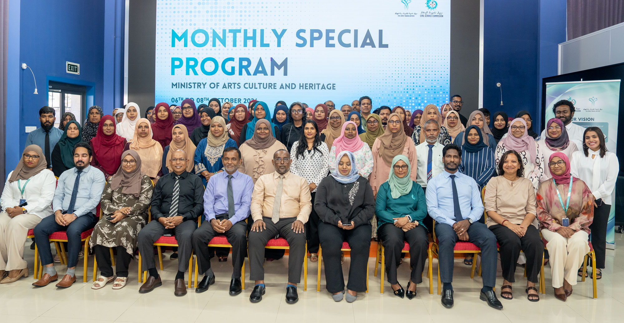 ސިވިލް ސަރވިސް މުވައްޒަފުންނަށް ހިންގި މަންތްލީ ސްޕެޝަލް ޕްރޮގްރާމްގެ ބައިވެރިންނަށް ހަނދާނީ ލިޔުން ދީފި