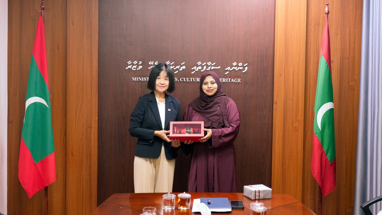 ޖަޕާނުގެ ސަފީރު އިޝިގާމީ ރުމީކޯ ވަޒީރު ހީނާ ވަލީދުގެ އަރިހަށް އިހުތިރާމްގެ ޒިޔާރަތެއް ކުރައްވައިފި.