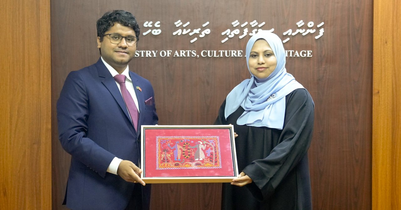 ބަންގްލަދޭޝްގެ ހައި ކޮމިޝަނަރު، ވަޒީރު ހީނާ ވަލީދުގެ އަރިހަށް އިޙްތިރާމްގެ ޒިޔާރަތެއް ކުރައްވައިފި