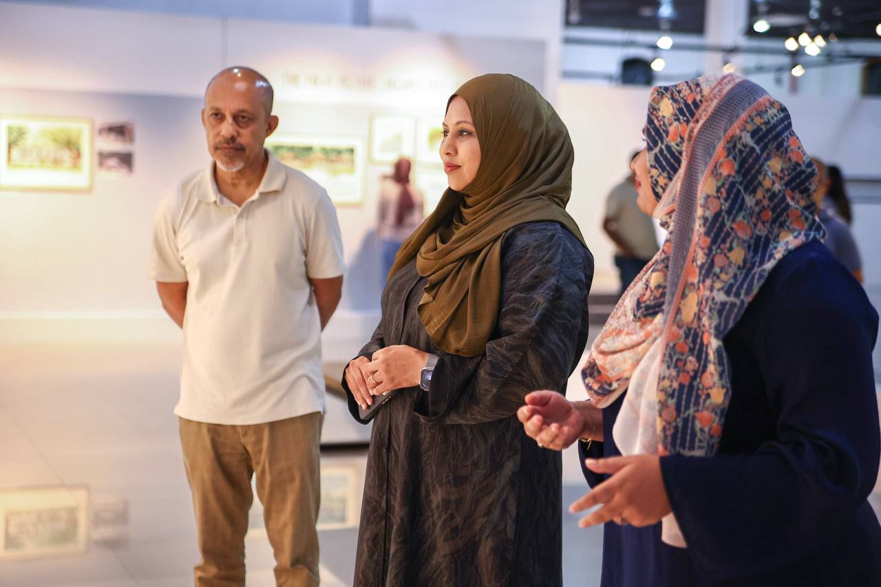 "މޯލްޑިވިއަން ރިސޯޓު އާކިޓެކްޗާ" އެގްޒިބިޝަނަށް ވަޒީރު ހީނާ ވަލީދު ޒިޔާރަތް ކުރައްވައިފި